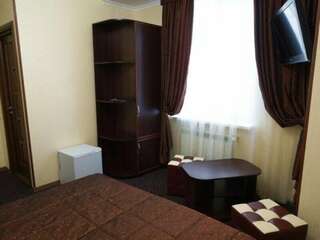 Мини-отель Оскар Симферополь Стандарт с двумя односпальными кроватями-2